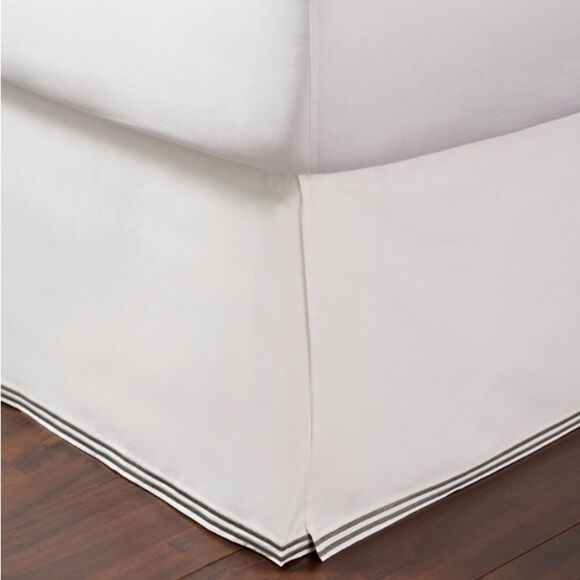 HUDSON PARK COLLECTION Italian Linens King Bedskirt, white/stripe Navy - Picture 1 of 4